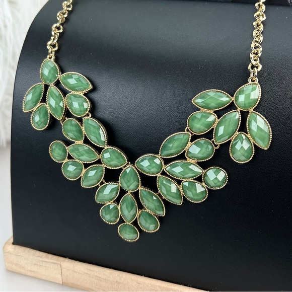 Aged goldtone, green costume statement necklace - Picture 7 of 10